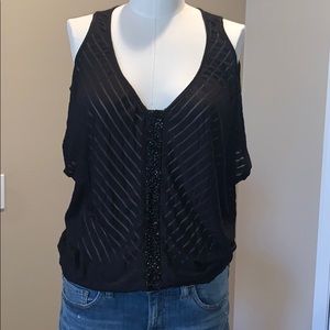 Open shoulder flowy black top by Guess